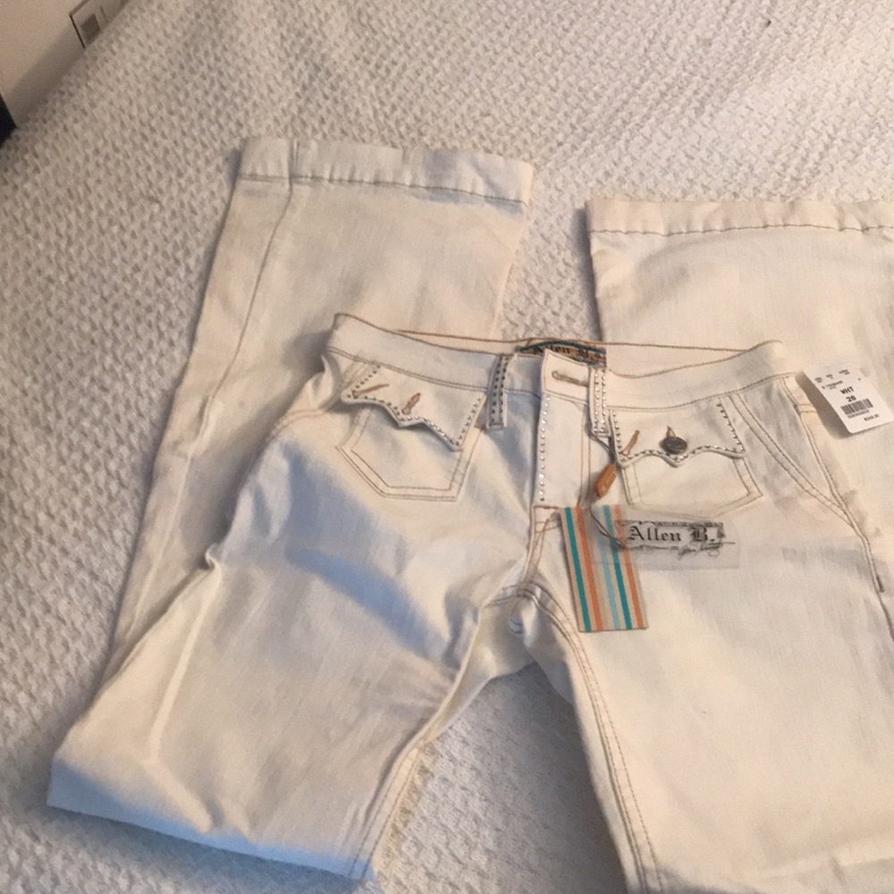 NEW VINTAGE Designer jeans with exquisite diamanté detail, light off-white